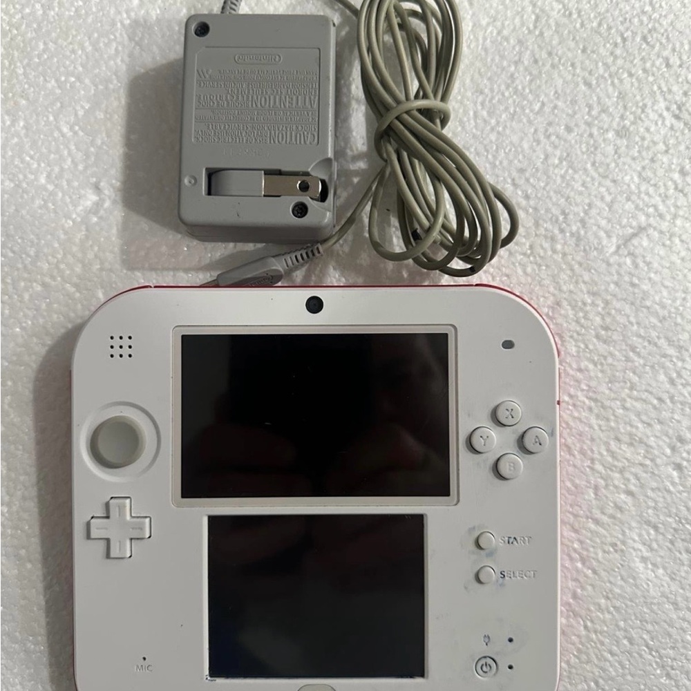 Nintendo 2DS Super Mario
Bros. 2
Console Bundle Scarlet Red with Charger